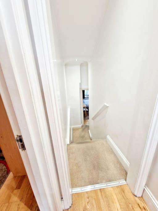 Charming Home With Private Balcony, On 1St Floor, With 2 Bathrooms, 3 Min Walk To Earl'S Court Station London Luaran gambar