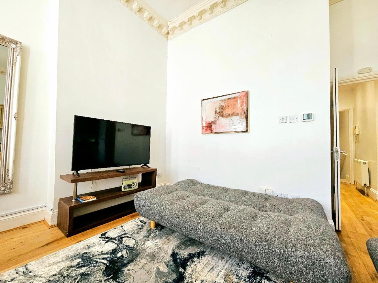 Charming Home With Private Balcony, On 1St Floor, With 2 Bathrooms, 3 Min Walk To Earl'S Court Station London Luaran gambar