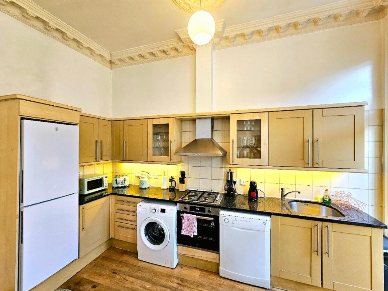 Charming Home With Private Balcony, On 1St Floor, With 2 Bathrooms, 3 Min Walk To Earl'S Court Station London Luaran gambar